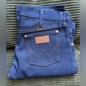Men’s Wrangler Dark Blue Bootcut Denim Jeans with Signature Back Pocket -33 x 32